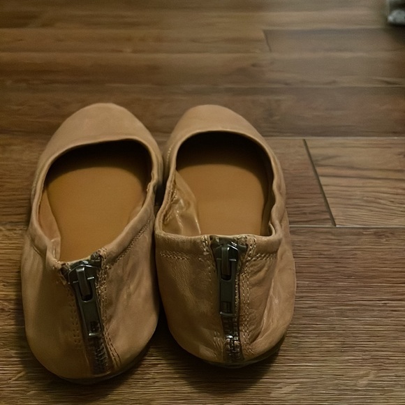 Light brown flats - Picture 3 of 3